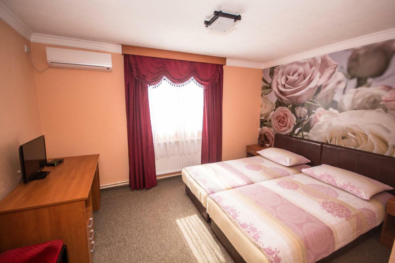 Svilajnac Hotel Drumski Raj מראה חיצוני תמונה