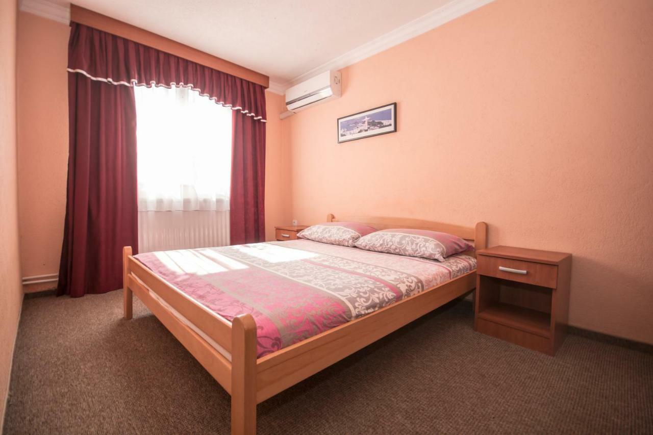 Svilajnac Hotel Drumski Raj מראה חיצוני תמונה